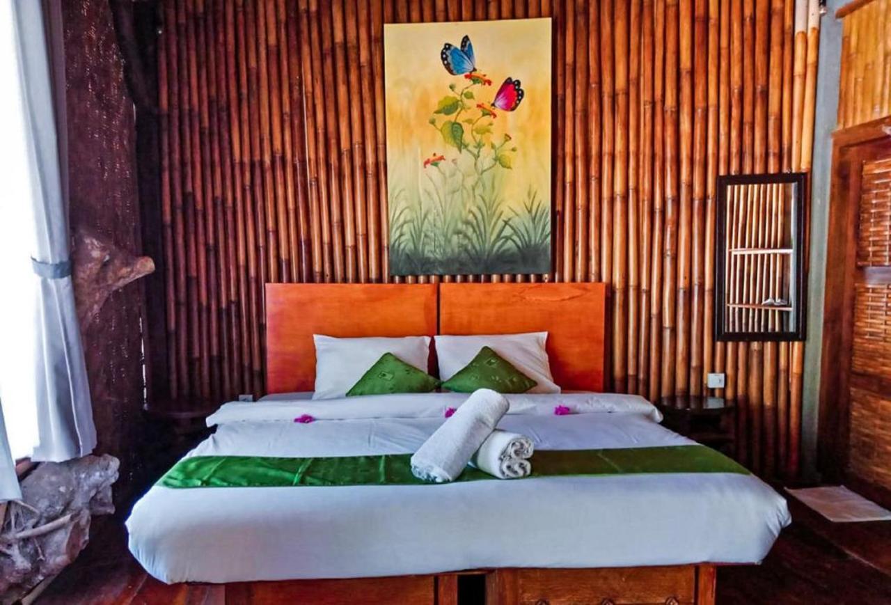 Villa Gading Tree House Batununggul Exterior foto