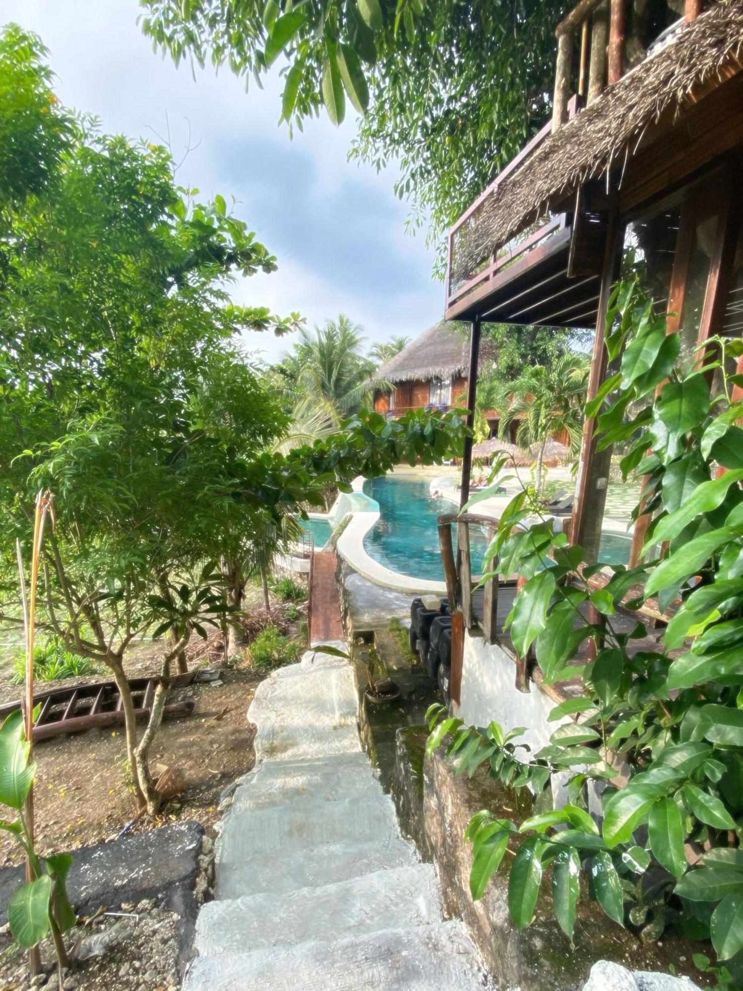 Villa Gading Tree House Batununggul Exterior foto