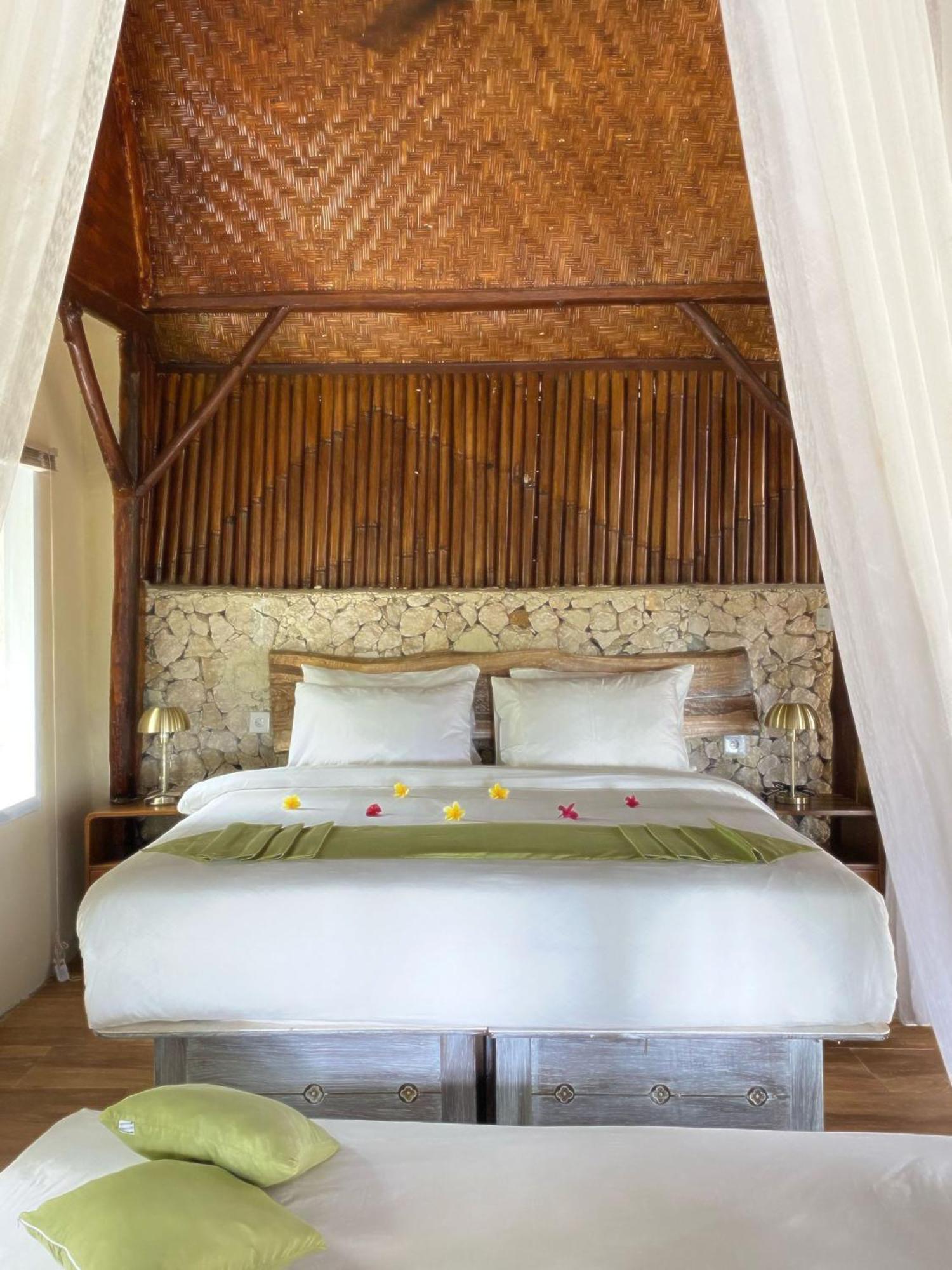 Villa Gading Tree House Batununggul Exterior foto