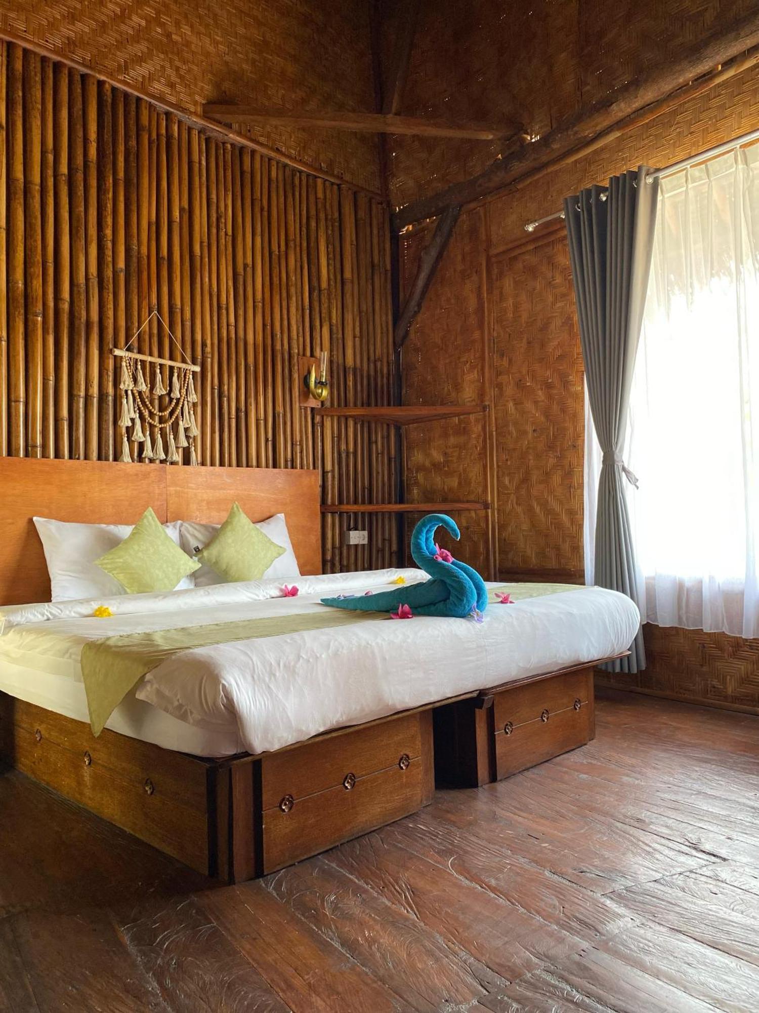 Villa Gading Tree House Batununggul Exterior foto